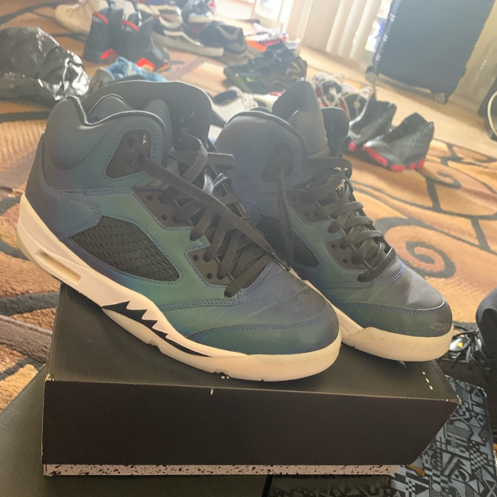 SIZE 7y Jordan 5s